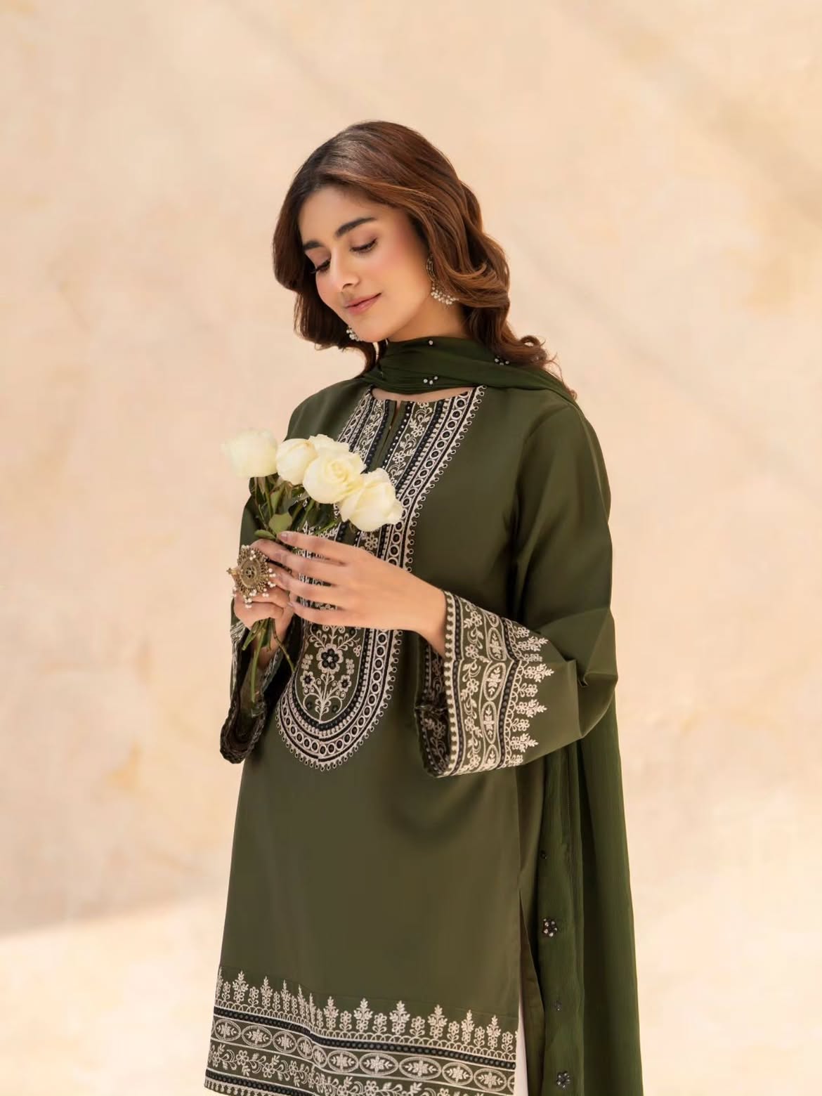 Verdant Grace – Premium Lawn 3 Piece Suit