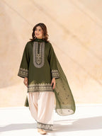 Verdant Grace – Premium Lawn 3 Piece Suit