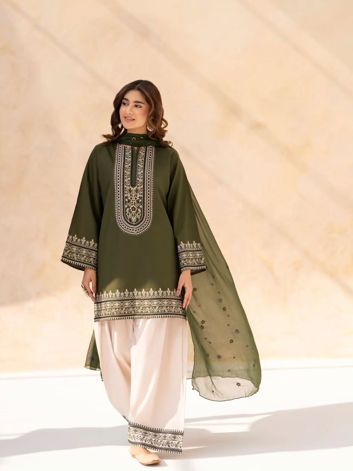 Verdant Grace – Premium Lawn 3 Piece Suit