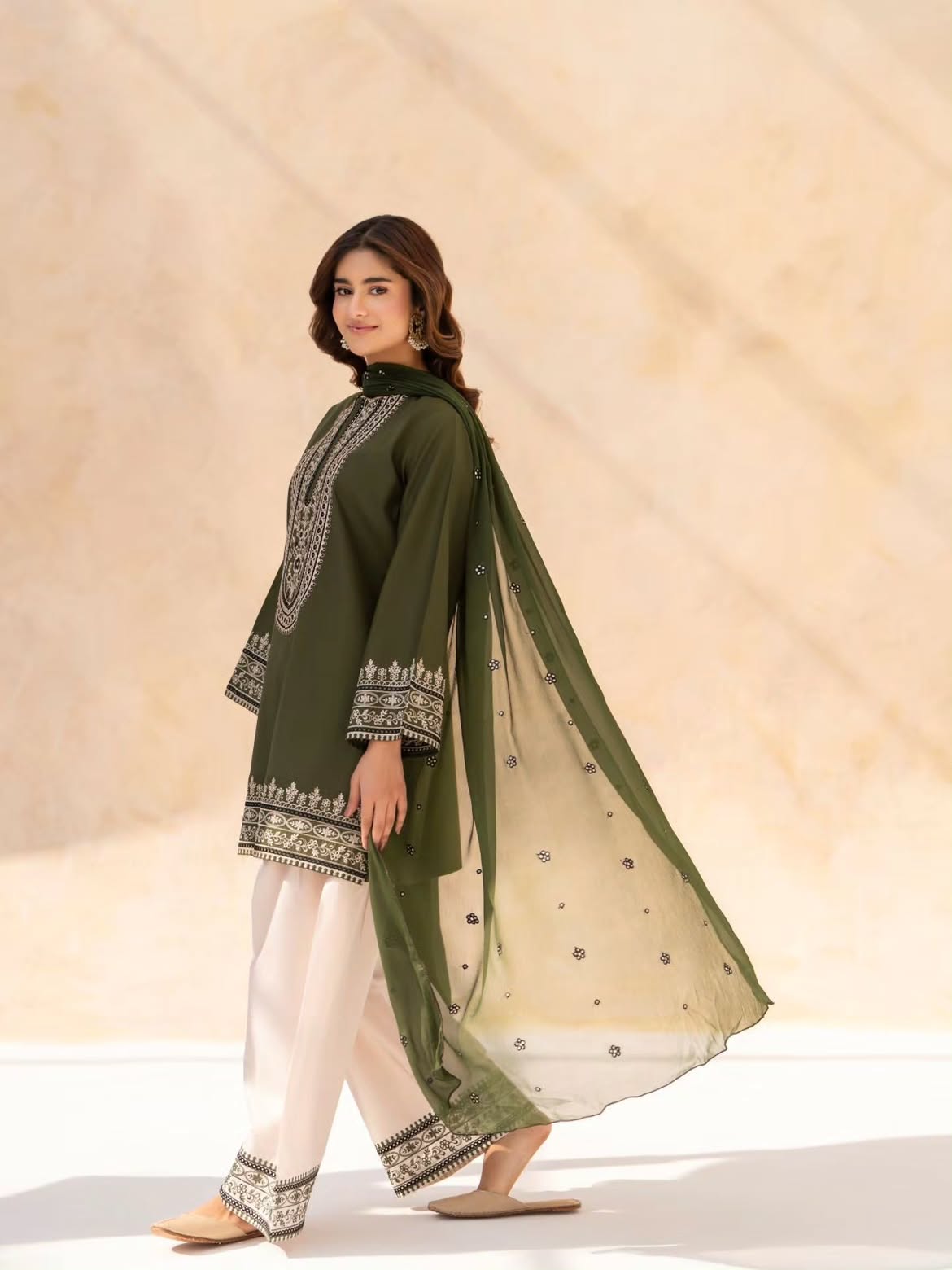 Verdant Grace – Premium Lawn 3 Piece Suit