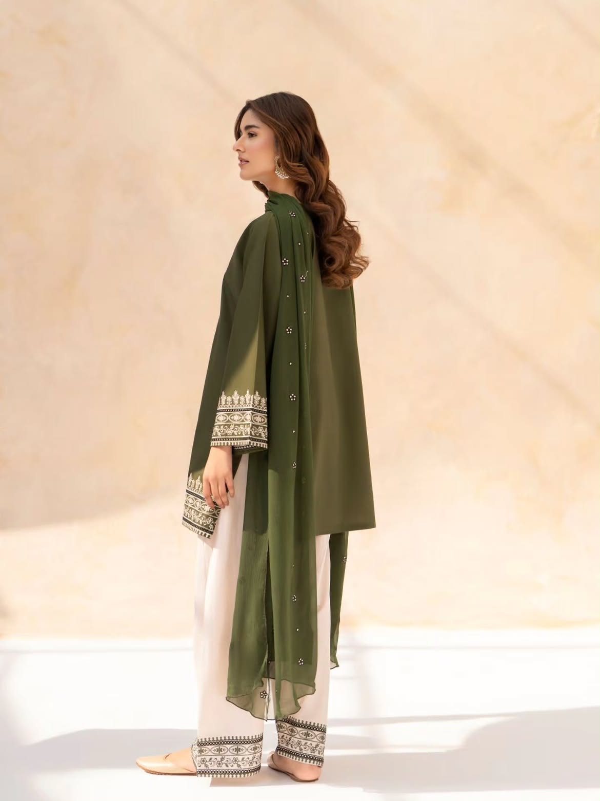 Verdant Grace – Premium Lawn 3 Piece Suit