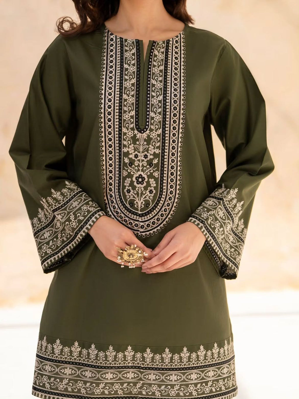 Verdant Grace – Premium Lawn 3 Piece Suit