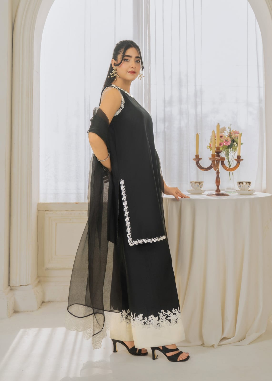 Black culottes trousers with printed border on pancha Black Royal Ezno