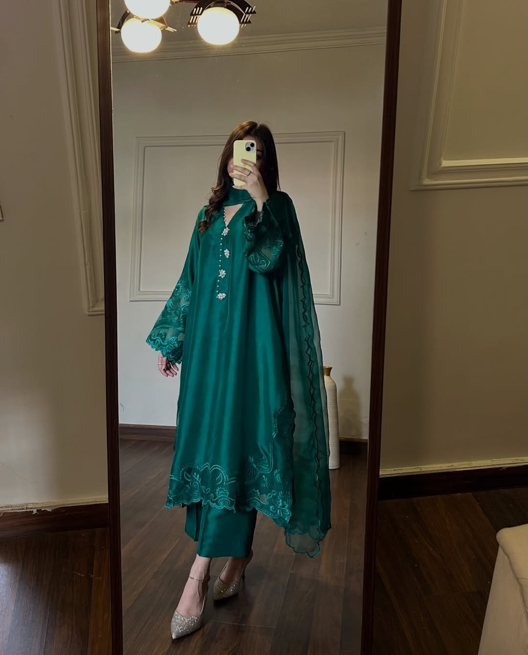 ilk long shirt with embroidered neckline sleeves and cutwork daman Diva Ezno