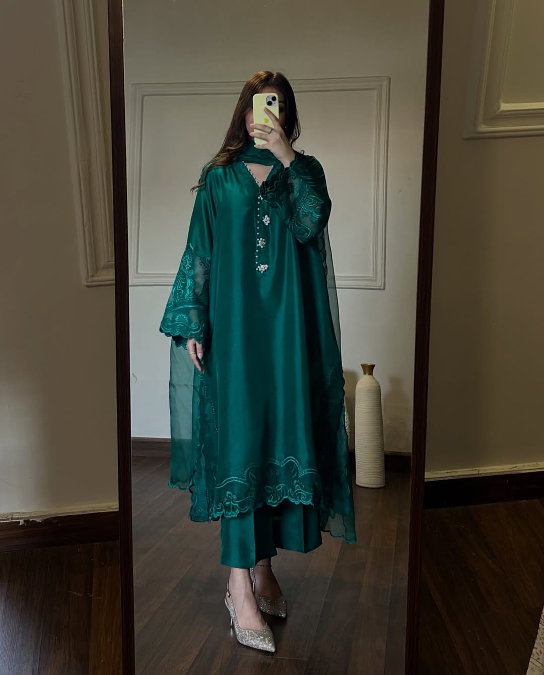 Organza dupatta with cutwork on all sides Diva Ezno