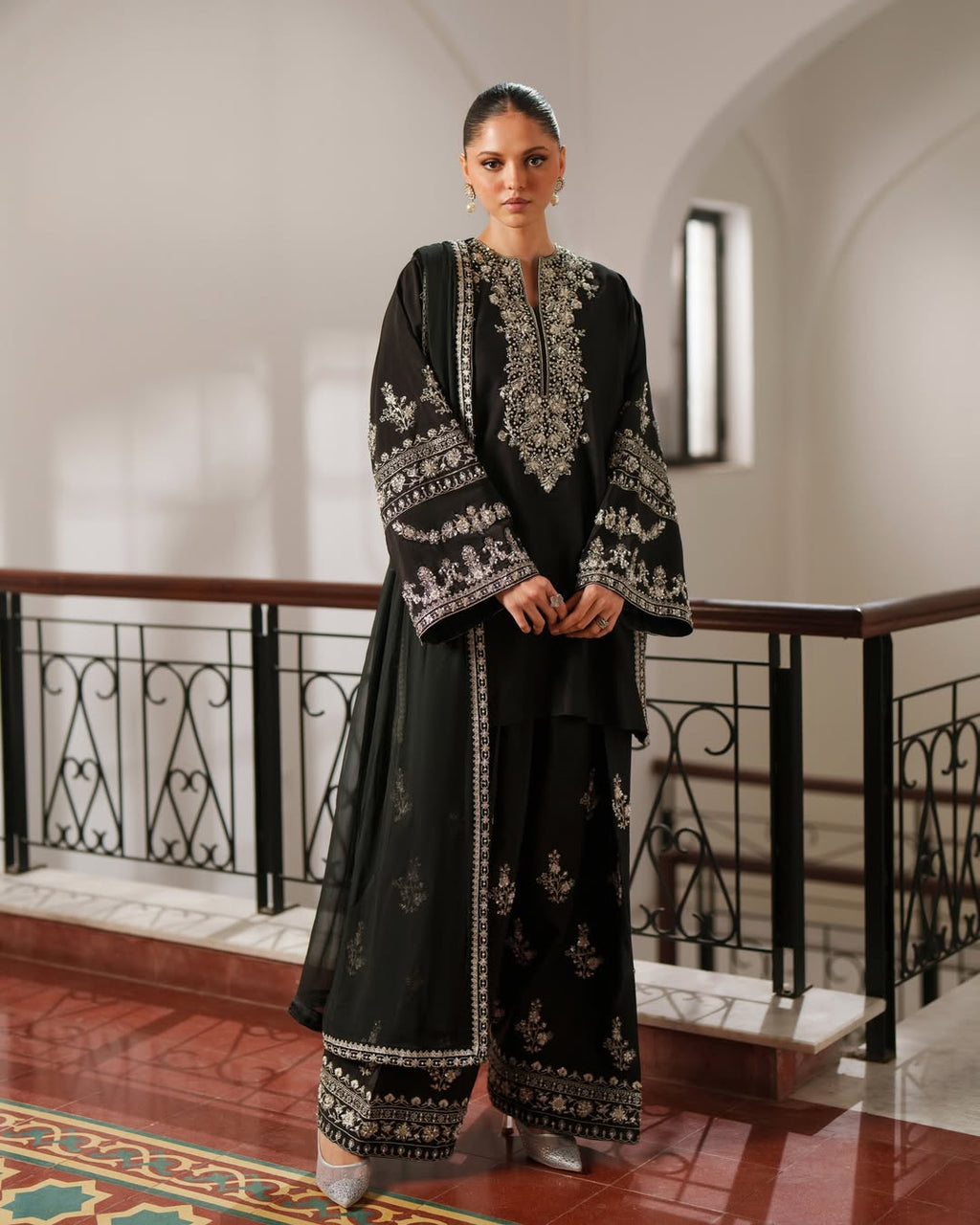 Nayra shirt with intricate embroidery Ezno