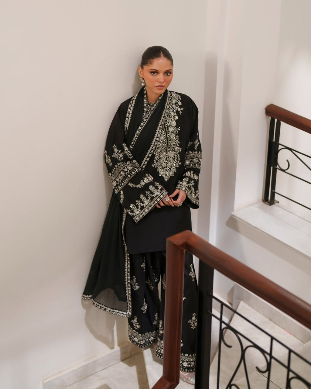 Matching embroidered trousers Nayra 3 piece suit