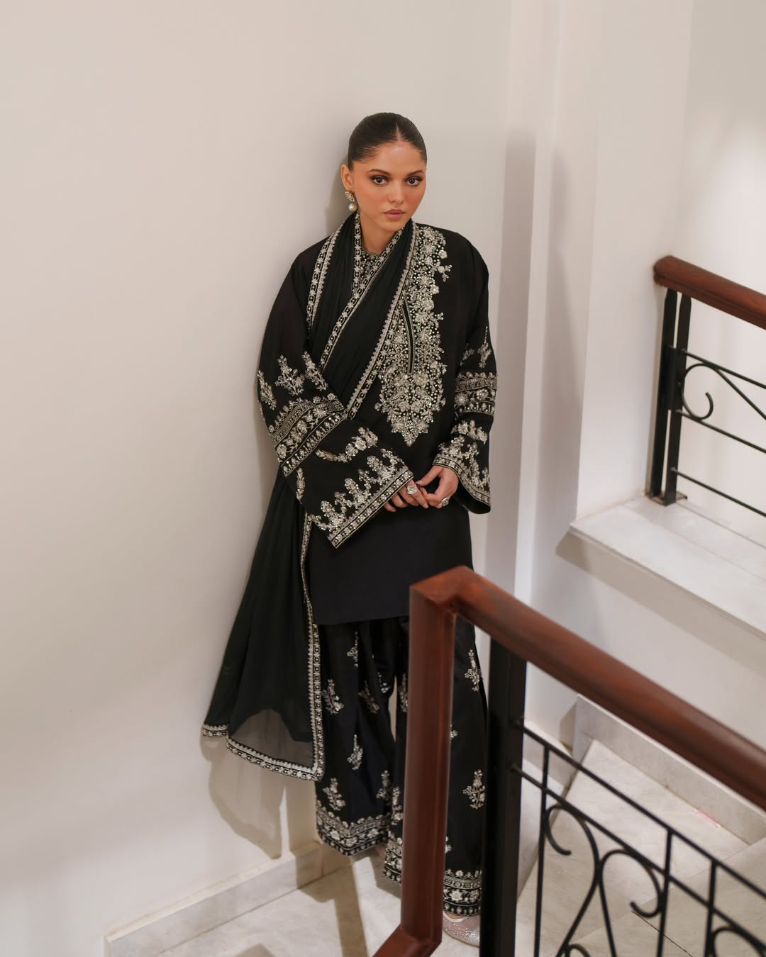 Matching embroidered trousers Nayra 3 piece suit