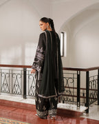 Delicate embroidered dupatta Nayra Ezno summer collection