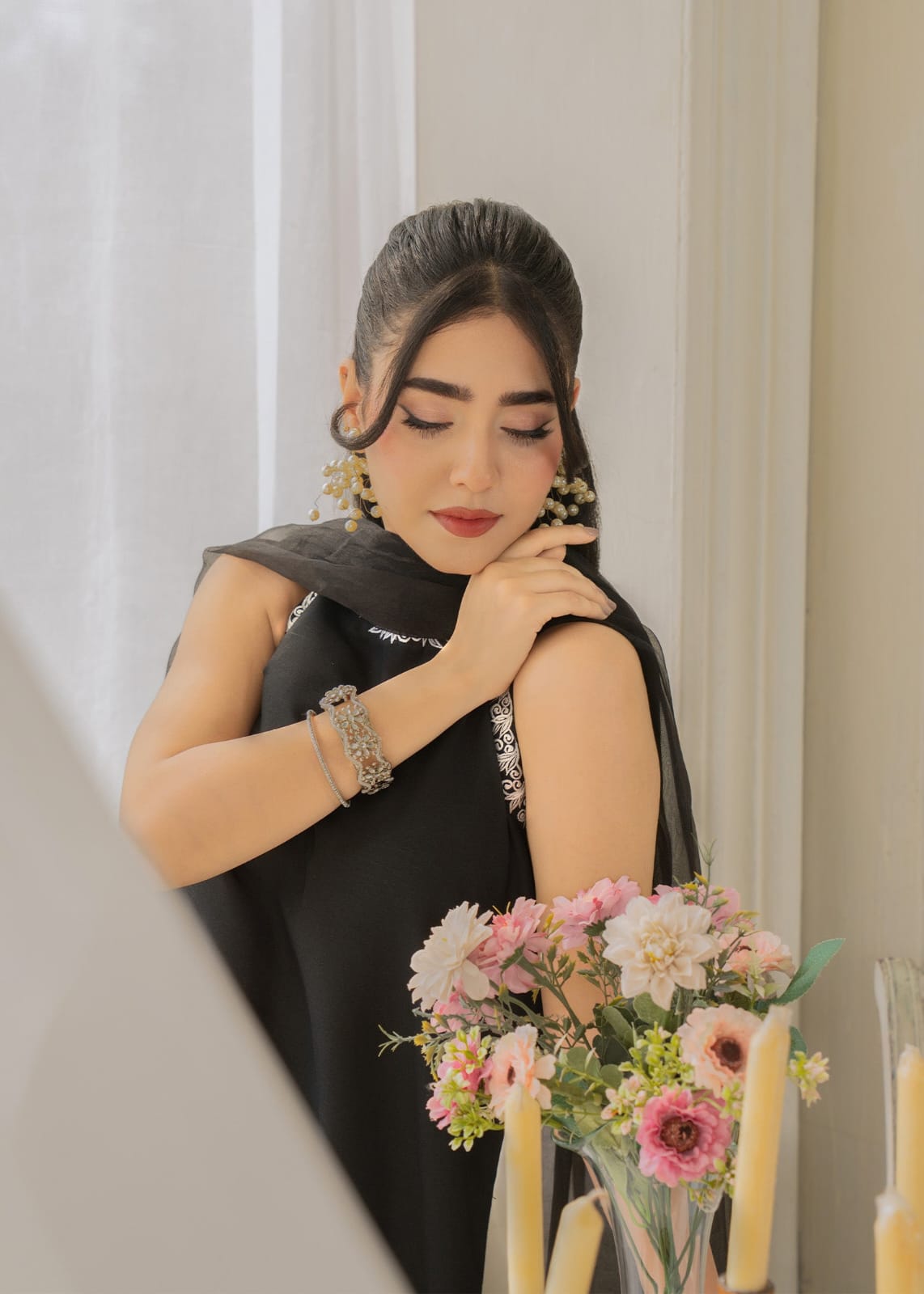 Organza dupatta with delicate embroidered pallu Black Royal Ezno