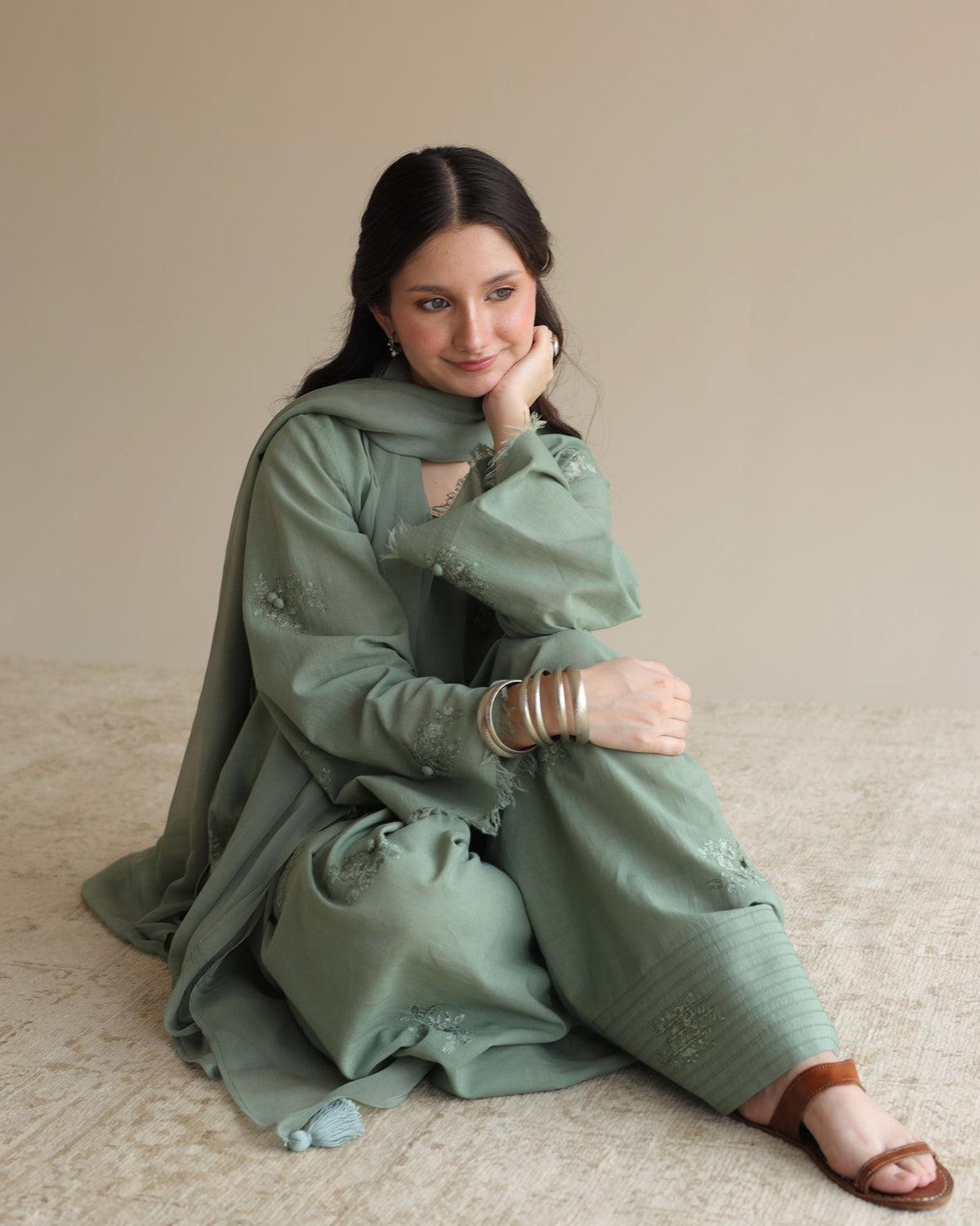 Sage green shirt with delicate embroidered details Ezno